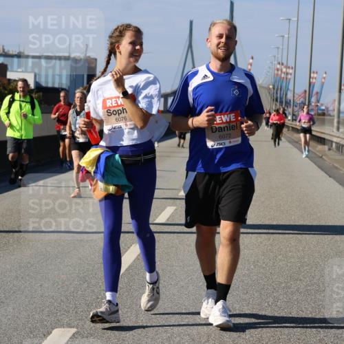 03.10.2025 - Köhlbrandbrückenlauf Strokosch-Dieckow http://msf.ph/oto/9165102 03.10.2025 13:12:52 Position 3 6076, 6072 meine-sportfotos.de