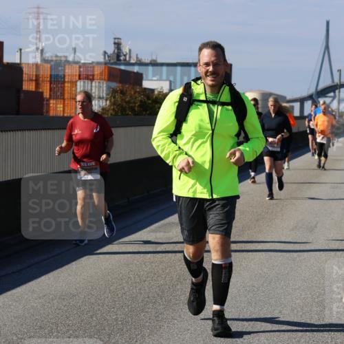 03.10.2025 - Köhlbrandbrückenlauf Strokosch-Dieckow http://msf.ph/oto/9165111 03.10.2025 13:12:59 Position 3 4 meine-sportfotos.de