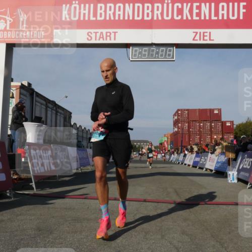 03.10.2025 - Köhlbrandbrückenlauf Matties Gatica Varas http://msf.ph/oto/9165132 03.10.2025 09:57:10 Ziel 1090, 1258, 3205, 3414, 3705 meine-sportfotos.de