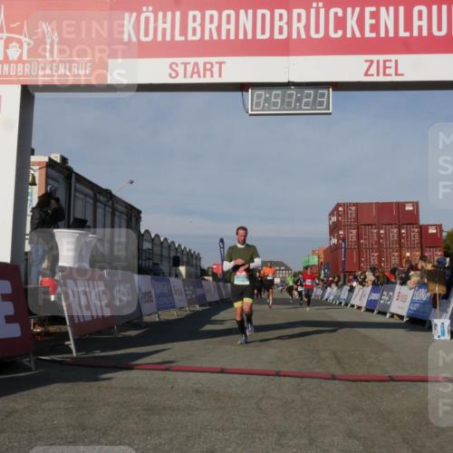 03.10.2025 - Köhlbrandbrückenlauf Matties Gatica Varas http://msf.ph/oto/9165183 03.10.2025 09:57:24 Ziel 1010, 1101, 1180, 2708, 2760, 3518, 3795 meine-sportfotos.de