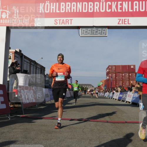 03.10.2025 - Köhlbrandbrückenlauf Matties Gatica Varas http://msf.ph/oto/9165202 03.10.2025 09:57:30 Ziel 1010, 1541, 2759, 2819, 2820, 3795 meine-sportfotos.de