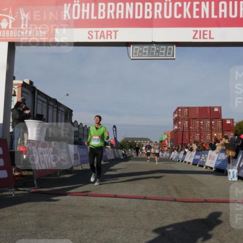 03.10.2025 - Köhlbrandbrückenlauf Matties Gatica Varas http://msf.ph/oto/9165208 03.10.2025 09:57:31 Ziel 1010, 1541, 2759, 2819, 2820, 3795 meine-sportfotos.de