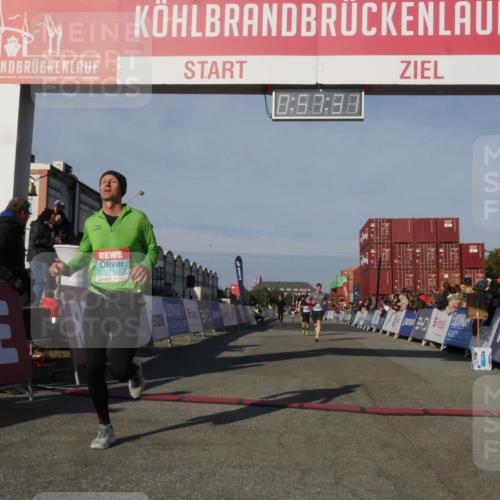 03.10.2025 - Köhlbrandbrückenlauf Matties Gatica Varas http://msf.ph/oto/9165212 03.10.2025 09:57:32 Ziel 1010, 1541, 2759, 2819, 2820, 3335, 3795 meine-sportfotos.de