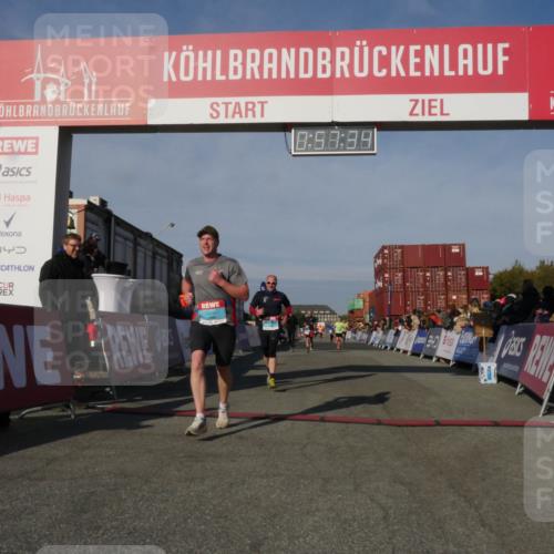 03.10.2025 - Köhlbrandbrückenlauf Matties Gatica Varas http://msf.ph/oto/9165227 03.10.2025 09:57:36 Ziel 1083, 1541, 2759, 2801, 2802, 2819, 2820, 3043, 3335, 3795 meine-sportfotos.de