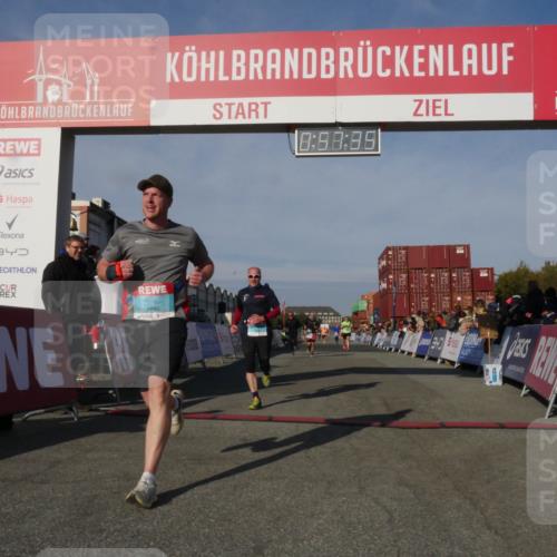 03.10.2025 - Köhlbrandbrückenlauf Matties Gatica Varas http://msf.ph/oto/9165229 03.10.2025 09:57:37 Ziel 1083, 1541, 2759, 2801, 2802, 2819, 2820, 3043, 3335 meine-sportfotos.de