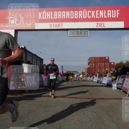 03.10.2025 - Köhlbrandbrückenlauf Matties Gatica Varas http://msf.ph/oto/9165231 03.10.2025 09:57:37 Ziel 1083, 1541, 2759, 2801, 2802, 2819, 2820, 3043, 3335 meine-sportfotos.de