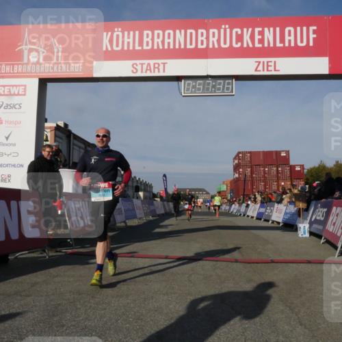 03.10.2025 - Köhlbrandbrückenlauf Matties Gatica Varas http://msf.ph/oto/9165233 03.10.2025 09:57:38 Ziel 1083, 1541, 2759, 2801, 2802, 2819, 3043, 3335 meine-sportfotos.de