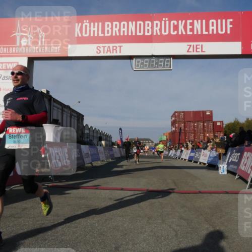 03.10.2025 - Köhlbrandbrückenlauf Matties Gatica Varas http://msf.ph/oto/9165235 03.10.2025 09:57:38 Ziel 1083, 1541, 2759, 2801, 2802, 2819, 3043, 3335 meine-sportfotos.de