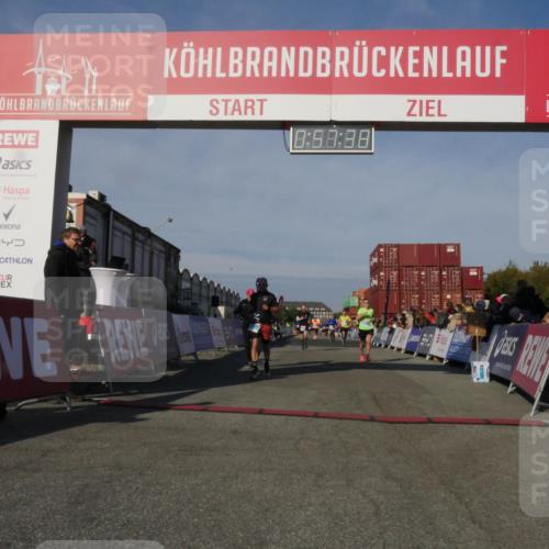 03.10.2025 - Köhlbrandbrückenlauf Matties Gatica Varas http://msf.ph/oto/9165242 03.10.2025 09:57:40 Ziel 1083, 1541, 2759, 2801, 2802, 2811, 2819, 3043, 3335 meine-sportfotos.de