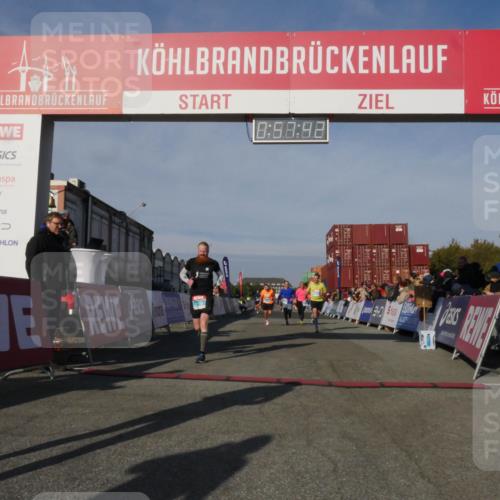 03.10.2025 - Köhlbrandbrückenlauf Matties Gatica Varas http://msf.ph/oto/9165257 03.10.2025 09:57:44 Ziel 1083, 1135, 1265, 2801, 2802, 2811, 3043, 3335 meine-sportfotos.de