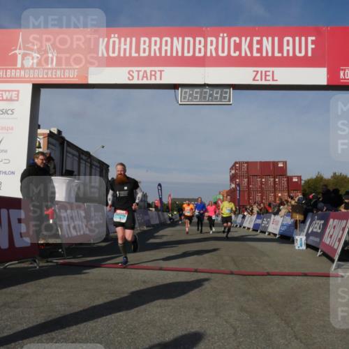 03.10.2025 - Köhlbrandbrückenlauf Matties Gatica Varas http://msf.ph/oto/9165259 03.10.2025 09:57:44 Ziel 1083, 1135, 1265, 2801, 2802, 2811, 3043, 3335 meine-sportfotos.de