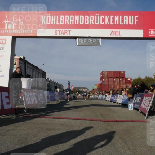 03.10.2025 - Köhlbrandbrückenlauf Matties Gatica Varas http://msf.ph/oto/9165276 03.10.2025 09:57:49 Ziel 1135, 1265, 2811, 3135, 3136, 3211 meine-sportfotos.de