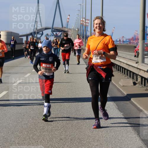 03.10.2025 - Köhlbrandbrückenlauf Strokosch-Dieckow http://msf.ph/oto/9165277 03.10.2025 13:13:58 Position 3 6357, 5808 meine-sportfotos.de