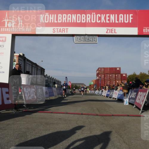 03.10.2025 - Köhlbrandbrückenlauf Matties Gatica Varas http://msf.ph/oto/9165279 03.10.2025 09:57:50 Ziel 1135, 1265, 2811, 3135, 3136, 3211 meine-sportfotos.de