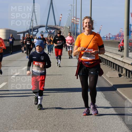 03.10.2025 - Köhlbrandbrückenlauf Strokosch-Dieckow http://msf.ph/oto/9165280 03.10.2025 13:13:58 Position 3 6357, 5808 meine-sportfotos.de