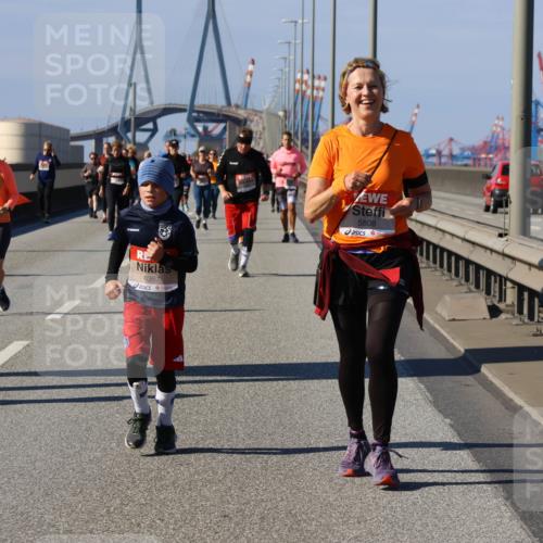 03.10.2025 - Köhlbrandbrückenlauf Strokosch-Dieckow http://msf.ph/oto/9165282 03.10.2025 13:13:58 Position 3 6357, 5808 meine-sportfotos.de