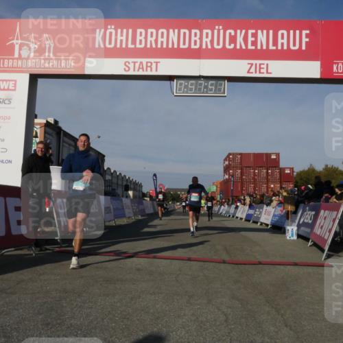 03.10.2025 - Köhlbrandbrückenlauf Matties Gatica Varas http://msf.ph/oto/9165292 03.10.2025 09:57:53 Ziel 1079, 1135, 1265, 3079, 3135, 3136, 3211 meine-sportfotos.de