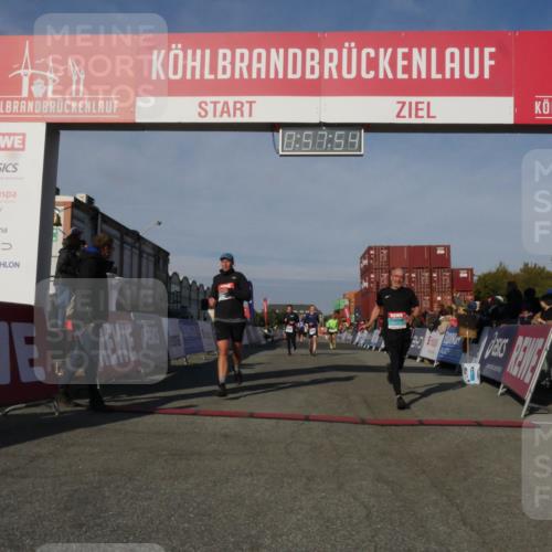 03.10.2025 - Köhlbrandbrückenlauf Matties Gatica Varas http://msf.ph/oto/9165306 03.10.2025 09:57:56 Ziel 1079, 1135, 3079, 3135, 3136, 3211 meine-sportfotos.de