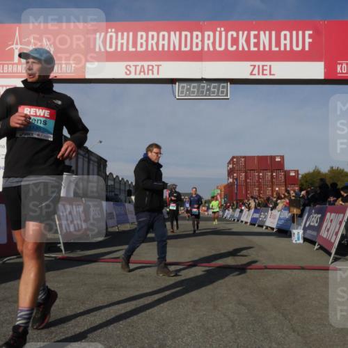 03.10.2025 - Köhlbrandbrückenlauf Matties Gatica Varas http://msf.ph/oto/9165313 03.10.2025 09:57:58 Ziel 1079, 1251, 3079, 3135, 3136 meine-sportfotos.de