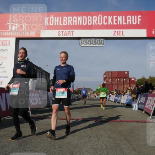 03.10.2025 - Köhlbrandbrückenlauf Matties Gatica Varas http://msf.ph/oto/9165322 03.10.2025 09:58:02 Ziel 1027, 1079, 1251, 2815, 3079 meine-sportfotos.de