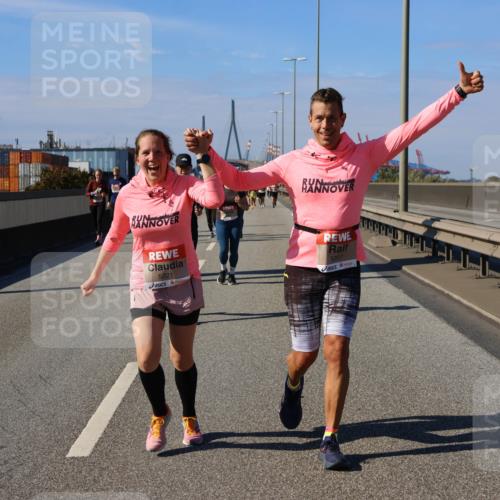 03.10.2025 - Köhlbrandbrückenlauf Strokosch-Dieckow http://msf.ph/oto/9165325 03.10.2025 13:14:14 Position 3 5221, 5207 meine-sportfotos.de