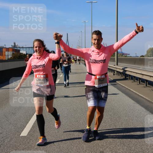 03.10.2025 - Köhlbrandbrückenlauf Strokosch-Dieckow http://msf.ph/oto/9165329 03.10.2025 13:14:14 Position 3 5221, 5207 meine-sportfotos.de