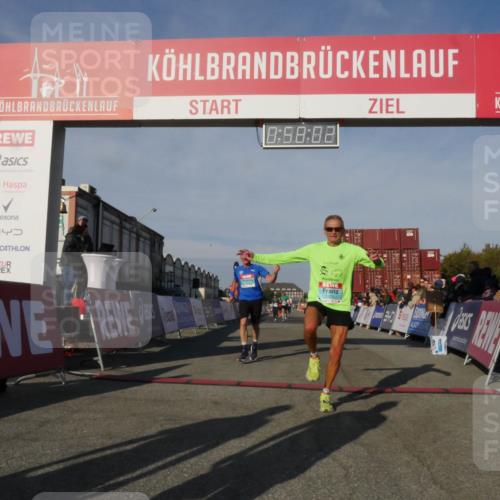 03.10.2025 - Köhlbrandbrückenlauf Matties Gatica Varas http://msf.ph/oto/9165330 03.10.2025 09:58:04 Ziel 1027, 1210, 1251, 2815, 3079 meine-sportfotos.de