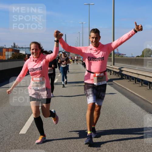 03.10.2025 - Köhlbrandbrückenlauf Strokosch-Dieckow http://msf.ph/oto/9165331 03.10.2025 13:14:14 Position 3 5221, 5207 meine-sportfotos.de