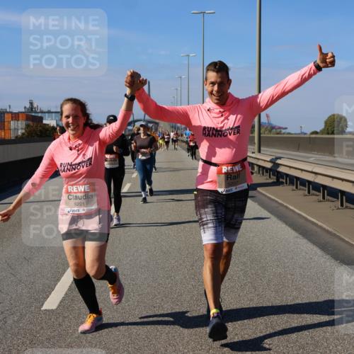 03.10.2025 - Köhlbrandbrückenlauf Strokosch-Dieckow http://msf.ph/oto/9165333 03.10.2025 13:14:14 Position 3 5221, 5207 meine-sportfotos.de