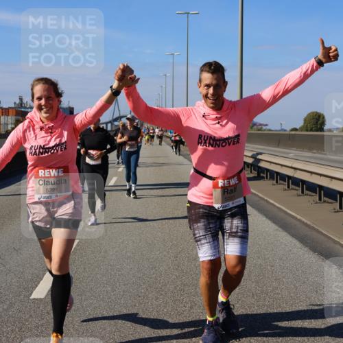 03.10.2025 - Köhlbrandbrückenlauf Strokosch-Dieckow http://msf.ph/oto/9165339 03.10.2025 13:14:14 Position 3 5221, 5207 meine-sportfotos.de