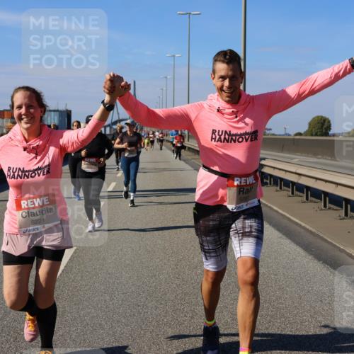 03.10.2025 - Köhlbrandbrückenlauf Strokosch-Dieckow http://msf.ph/oto/9165344 03.10.2025 13:14:14 Position 3 5221, 5207 meine-sportfotos.de