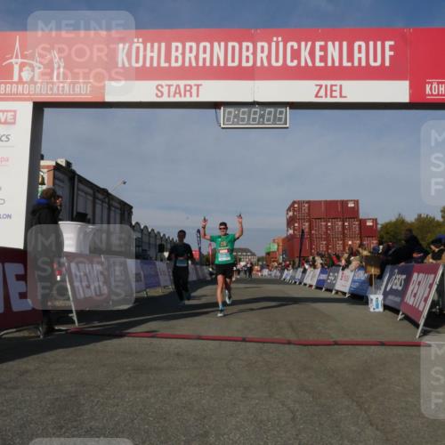 03.10.2025 - Köhlbrandbrückenlauf Matties Gatica Varas http://msf.ph/oto/9165352 03.10.2025 09:58:10 Ziel 1027, 1114, 1167, 1210, 1251, 2815, 3243, 3246 meine-sportfotos.de