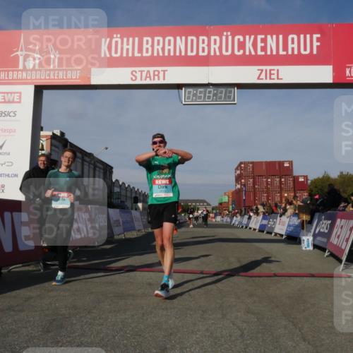 03.10.2025 - Köhlbrandbrückenlauf Matties Gatica Varas http://msf.ph/oto/9165360 03.10.2025 09:58:12 Ziel 1027, 1114, 1167, 1210, 2815, 3243, 3246 meine-sportfotos.de