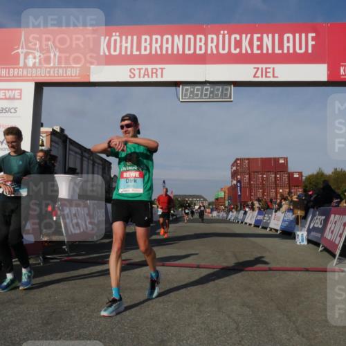03.10.2025 - Köhlbrandbrückenlauf Matties Gatica Varas http://msf.ph/oto/9165362 03.10.2025 09:58:13 Ziel 1114, 1167, 1210, 3243, 3246 meine-sportfotos.de