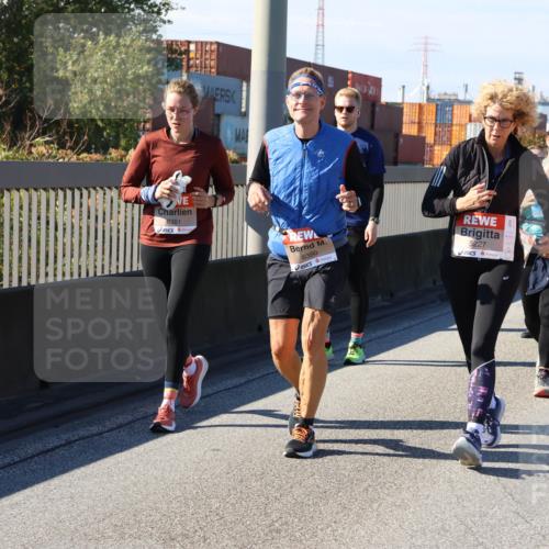 03.10.2025 - Köhlbrandbrückenlauf Strokosch-Dieckow http://msf.ph/oto/9165363 03.10.2025 13:14:22 Position 3 6381, 6380, 5227 meine-sportfotos.de