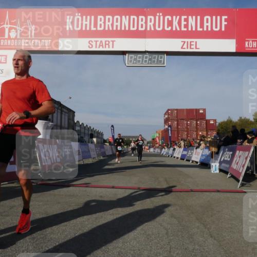 03.10.2025 - Köhlbrandbrückenlauf Matties Gatica Varas http://msf.ph/oto/9165374 03.10.2025 09:58:16 Ziel 1112, 1114, 1143, 1167, 3243, 3246, 3338 meine-sportfotos.de