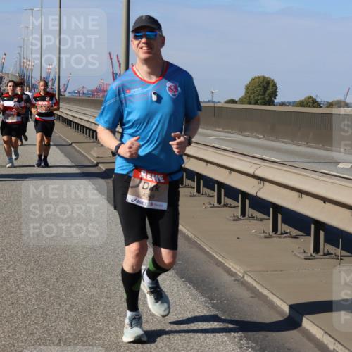 03.10.2025 - Köhlbrandbrückenlauf Strokosch-Dieckow http://msf.ph/oto/9165402 03.10.2025 13:14:31 Position 3 7, 4949 meine-sportfotos.de