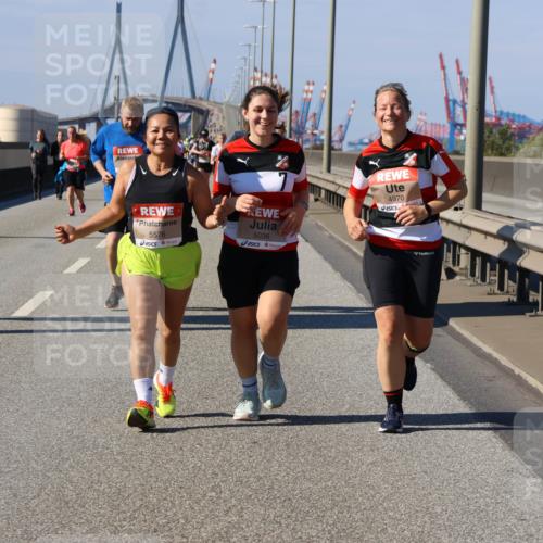 03.10.2025 - Köhlbrandbrückenlauf Strokosch-Dieckow http://msf.ph/oto/9165410 03.10.2025 13:14:34 Position 3 5576, 5036, 4970 meine-sportfotos.de