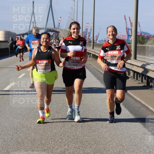 03.10.2025 - Köhlbrandbrückenlauf Strokosch-Dieckow http://msf.ph/oto/9165412 03.10.2025 13:14:34 Position 3 5550, 5576, 5036, 4970 meine-sportfotos.de