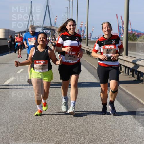 03.10.2025 - Köhlbrandbrückenlauf Strokosch-Dieckow http://msf.ph/oto/9165414 03.10.2025 13:14:34 Position 3 5550, 5576, 5036, 4970 meine-sportfotos.de
