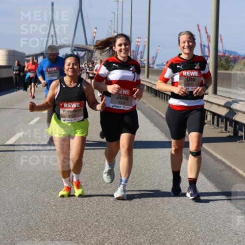 03.10.2025 - Köhlbrandbrückenlauf Strokosch-Dieckow http://msf.ph/oto/9165416 03.10.2025 13:14:34 Position 3 5550, 5576, 5036, 4970 meine-sportfotos.de