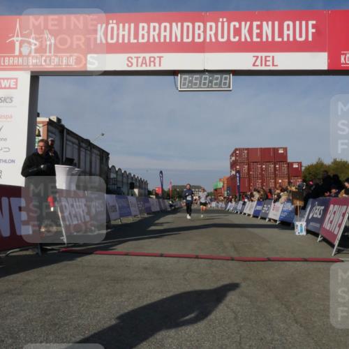 03.10.2025 - Köhlbrandbrückenlauf Matties Gatica Varas http://msf.ph/oto/9165425 03.10.2025 09:58:30 Ziel 1052, 2962, 3592, 3749, 3836 meine-sportfotos.de