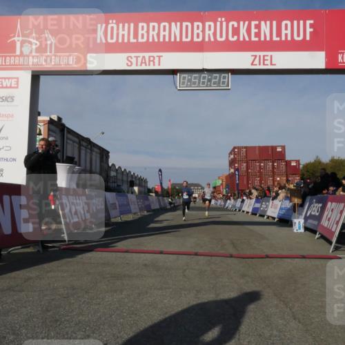 03.10.2025 - Köhlbrandbrückenlauf Matties Gatica Varas http://msf.ph/oto/9165427 03.10.2025 09:58:30 Ziel 1052, 2962, 3592, 3749, 3836 meine-sportfotos.de