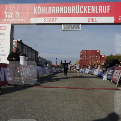 03.10.2025 - Köhlbrandbrückenlauf Matties Gatica Varas http://msf.ph/oto/9165430 03.10.2025 09:58:31 Ziel 1052, 2962, 3592, 3749, 3836 meine-sportfotos.de