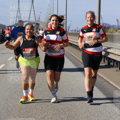 03.10.2025 - Köhlbrandbrückenlauf Strokosch-Dieckow http://msf.ph/oto/9165431 03.10.2025 13:14:35 Position 3 5576, 5036, 4970 meine-sportfotos.de
