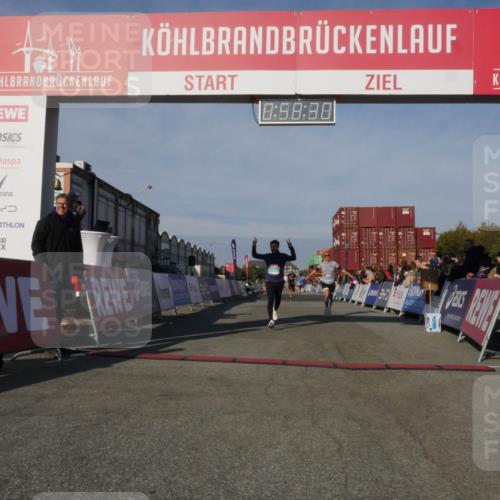 03.10.2025 - Köhlbrandbrückenlauf Matties Gatica Varas http://msf.ph/oto/9165432 03.10.2025 09:58:31 Ziel 1052, 2962, 3592, 3749, 3836 meine-sportfotos.de