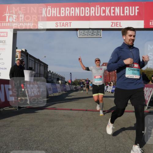 03.10.2025 - Köhlbrandbrückenlauf Matties Gatica Varas http://msf.ph/oto/9165446 03.10.2025 09:58:34 Ziel 1094, 2962, 3592, 3749, 3836 meine-sportfotos.de