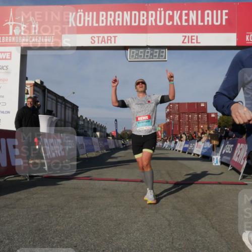 03.10.2025 - Köhlbrandbrückenlauf Matties Gatica Varas http://msf.ph/oto/9165448 03.10.2025 09:58:35 Ziel 1094, 2962, 3749, 3836 meine-sportfotos.de