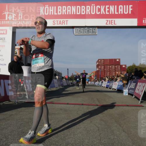 03.10.2025 - Köhlbrandbrückenlauf Matties Gatica Varas http://msf.ph/oto/9165452 03.10.2025 09:58:36 Ziel 1094, 2962, 3749, 3836 meine-sportfotos.de