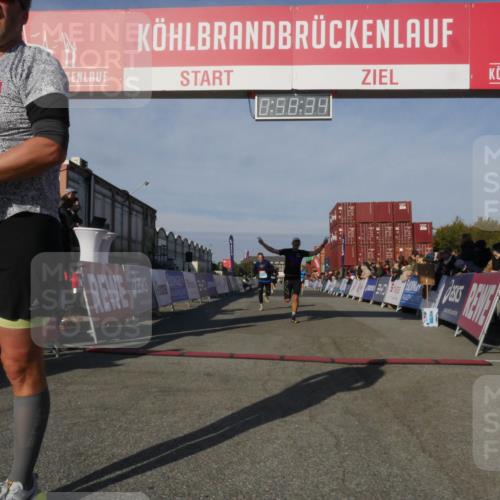 03.10.2025 - Köhlbrandbrückenlauf Matties Gatica Varas http://msf.ph/oto/9165454 03.10.2025 09:58:36 Ziel 1094, 2962, 3749, 3836 meine-sportfotos.de